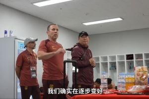 久帅更衣室总结：前两场虽然输了但表现不错，我们确实在逐步变好